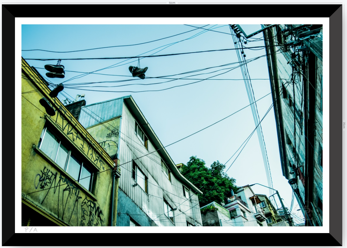 Shoefiti II - 48 x 33 cm