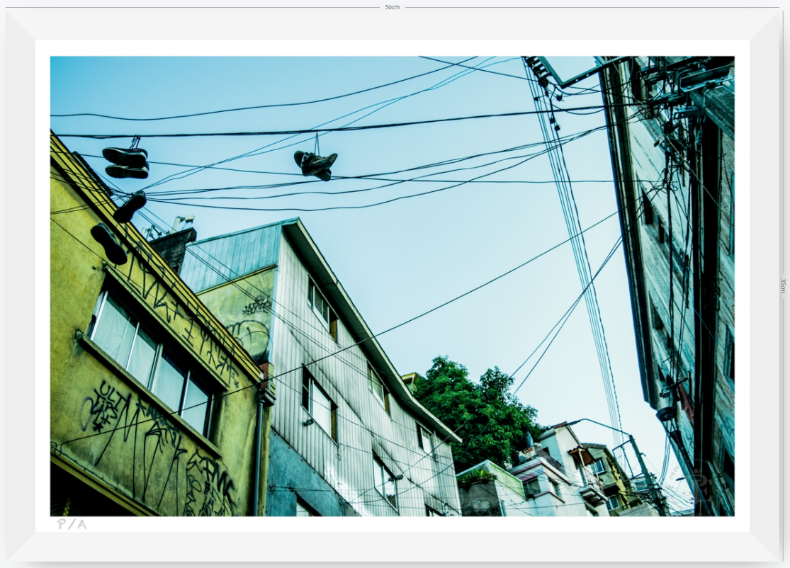 Shoefiti II - 48 x 33 cm